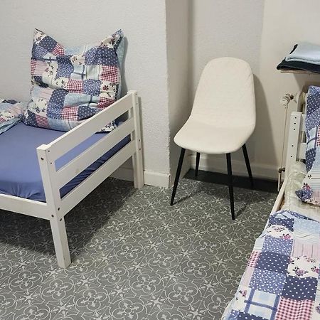 Handwerker Unterkunft Monteurzimmer Mit Gemeinschaftsbad In Brebach Saarbruecken Luaran gambar