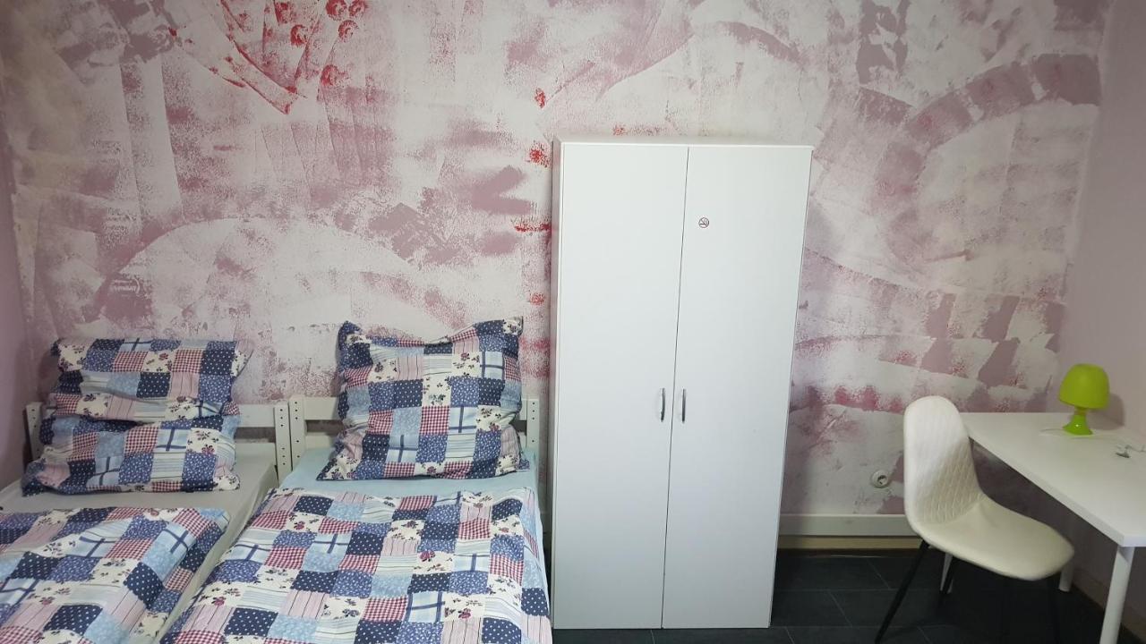 Handwerker Unterkunft Monteurzimmer Mit Gemeinschaftsbad In Brebach Saarbruecken Luaran gambar