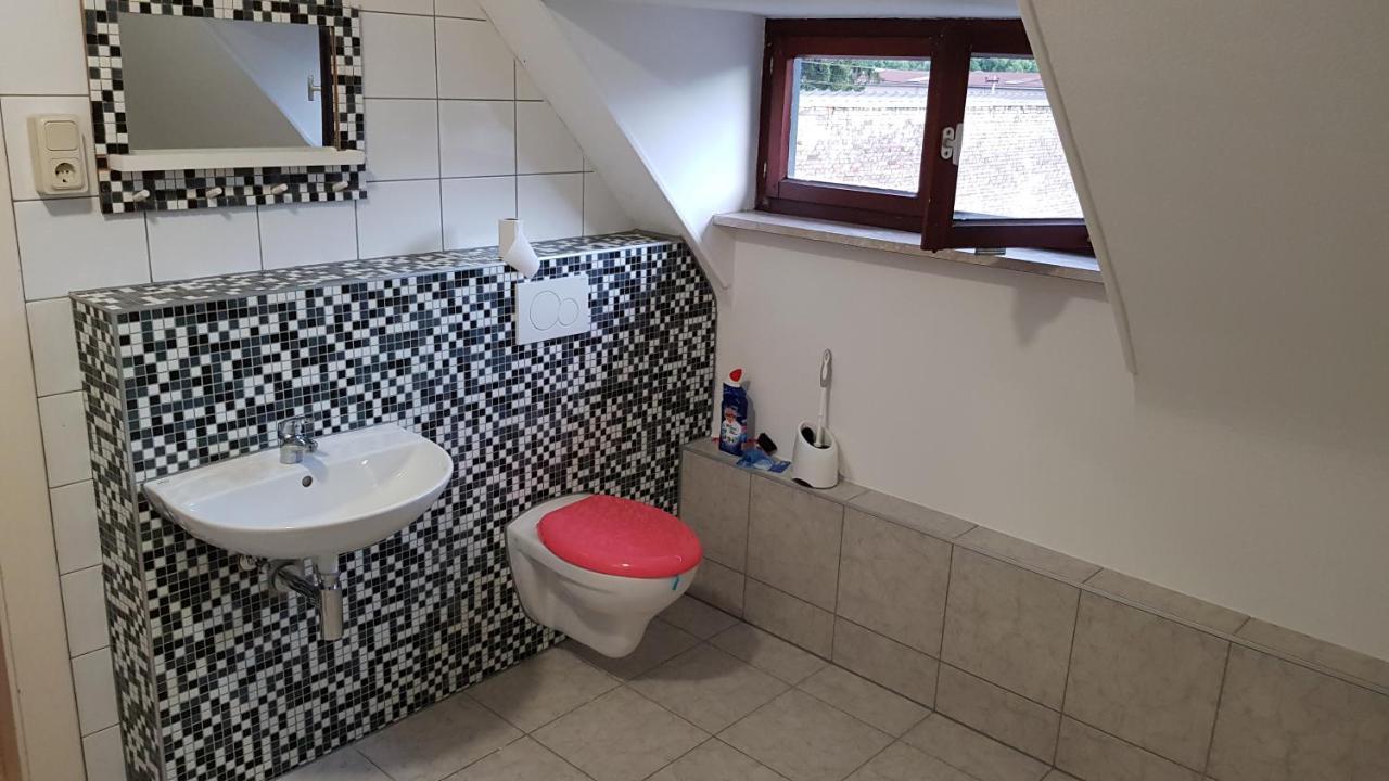 Handwerker Unterkunft Monteurzimmer Mit Gemeinschaftsbad In Brebach Saarbruecken Luaran gambar