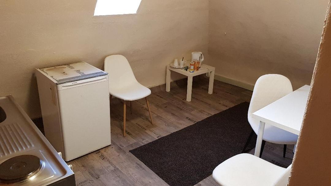 Handwerker Unterkunft Monteurzimmer Mit Gemeinschaftsbad In Brebach Saarbruecken Luaran gambar